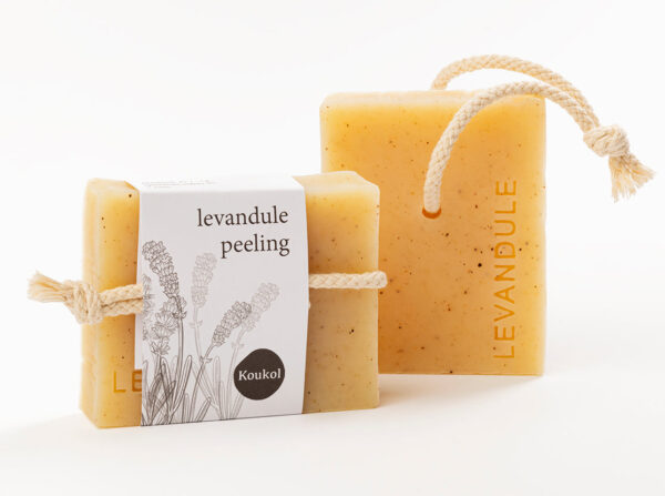 Mýdlárna Koukol Tuhé mýdlo peelingové - Levandule (90 g) - skvělé proti celulitidě